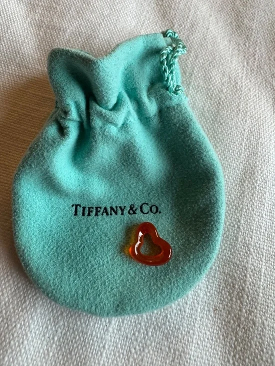 Tiffany & Co./Elsa Peretti Carved Red (amber) Carnelian Small Open Heart-NWOT - Picture 2 of 7